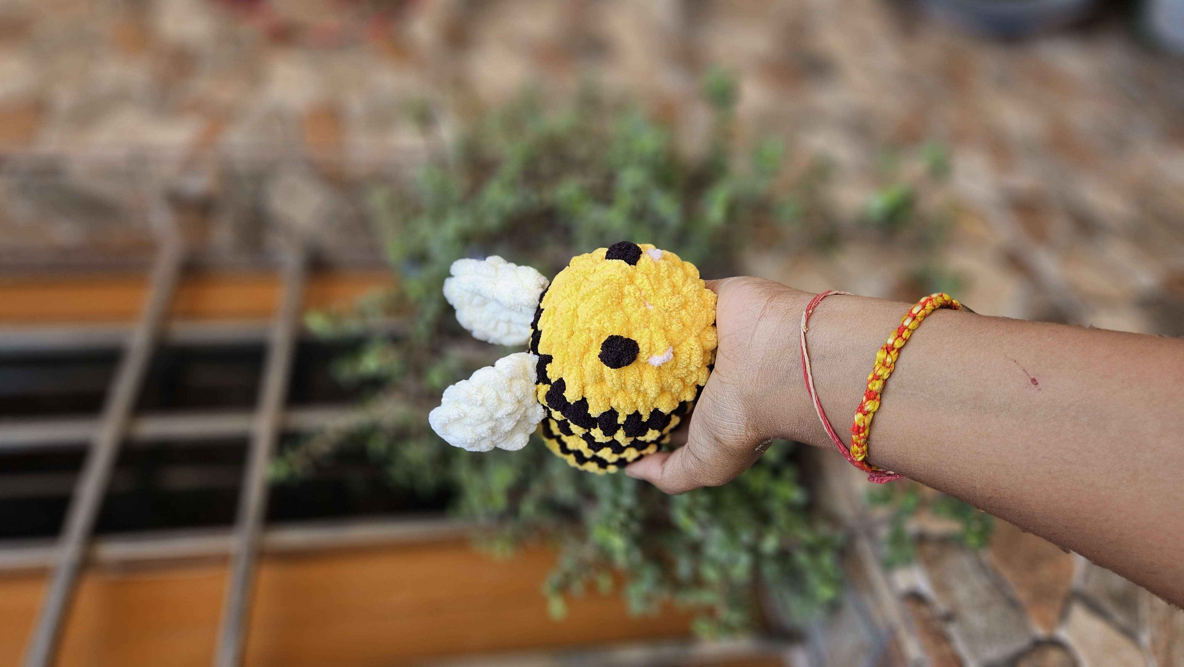 Bee plushie - Image 1