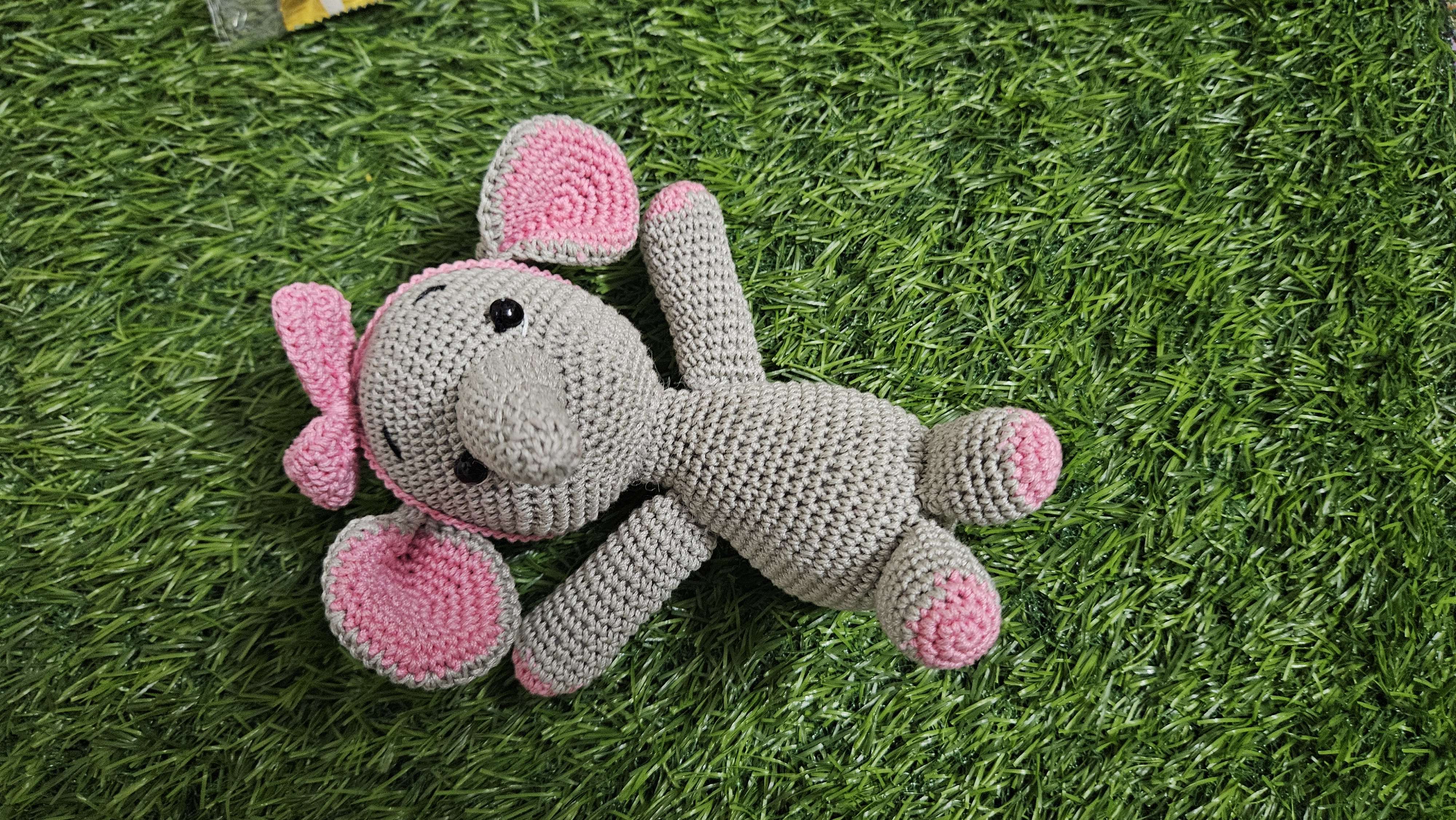 Baby elephant - Image 1