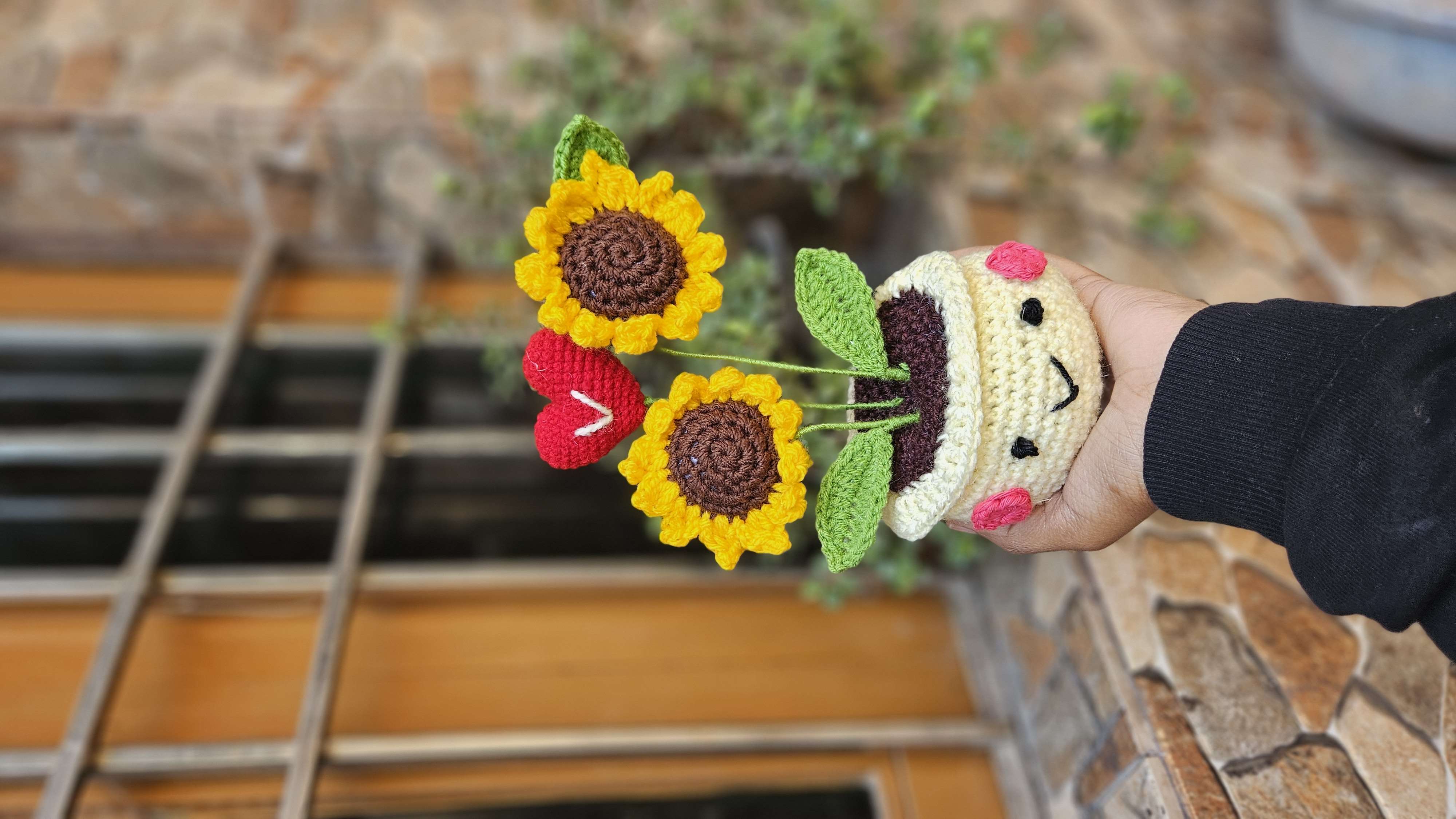 Sunflower heart pot - Image 1