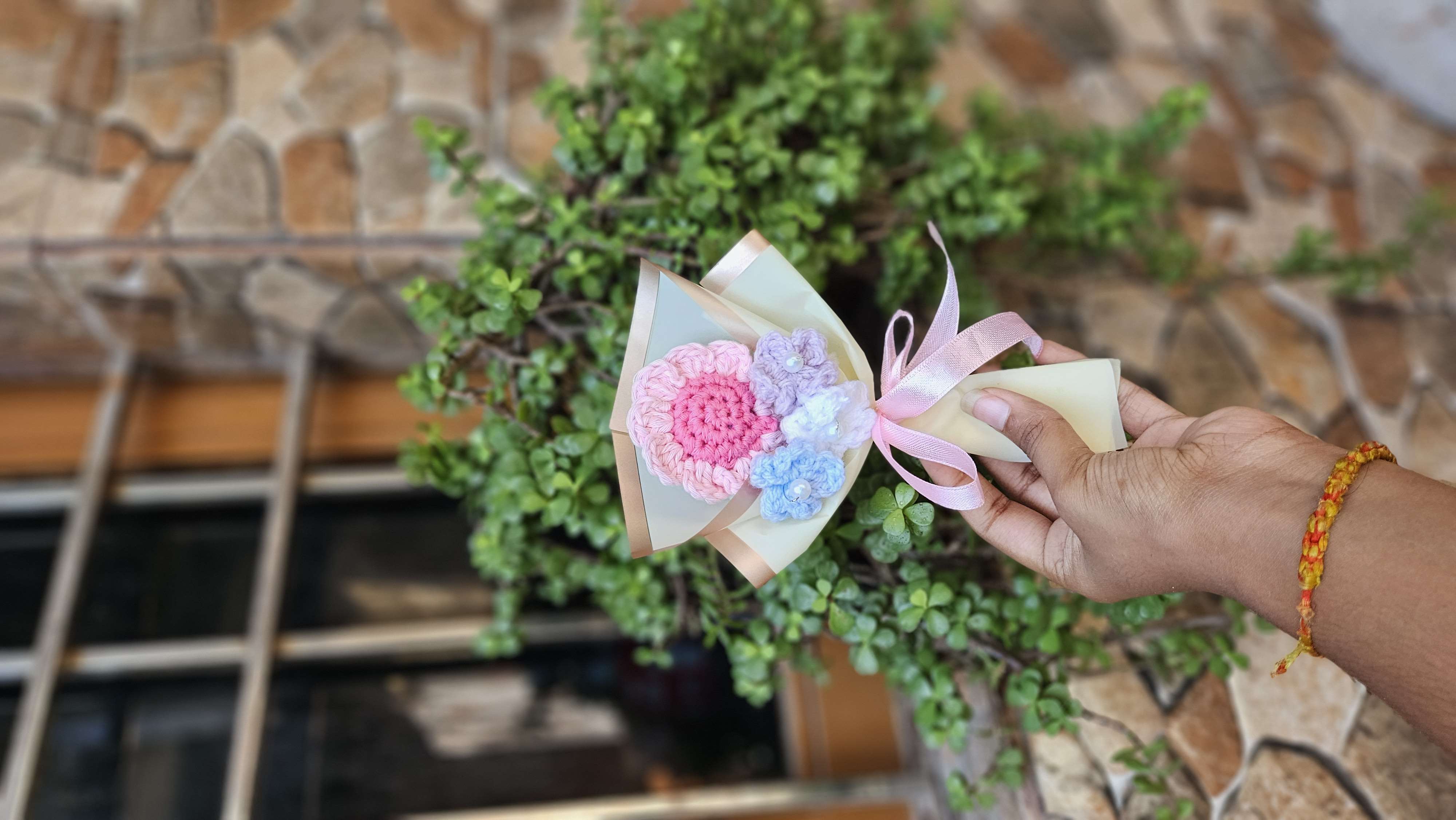 Mini pink daisy bouquet - Image 1