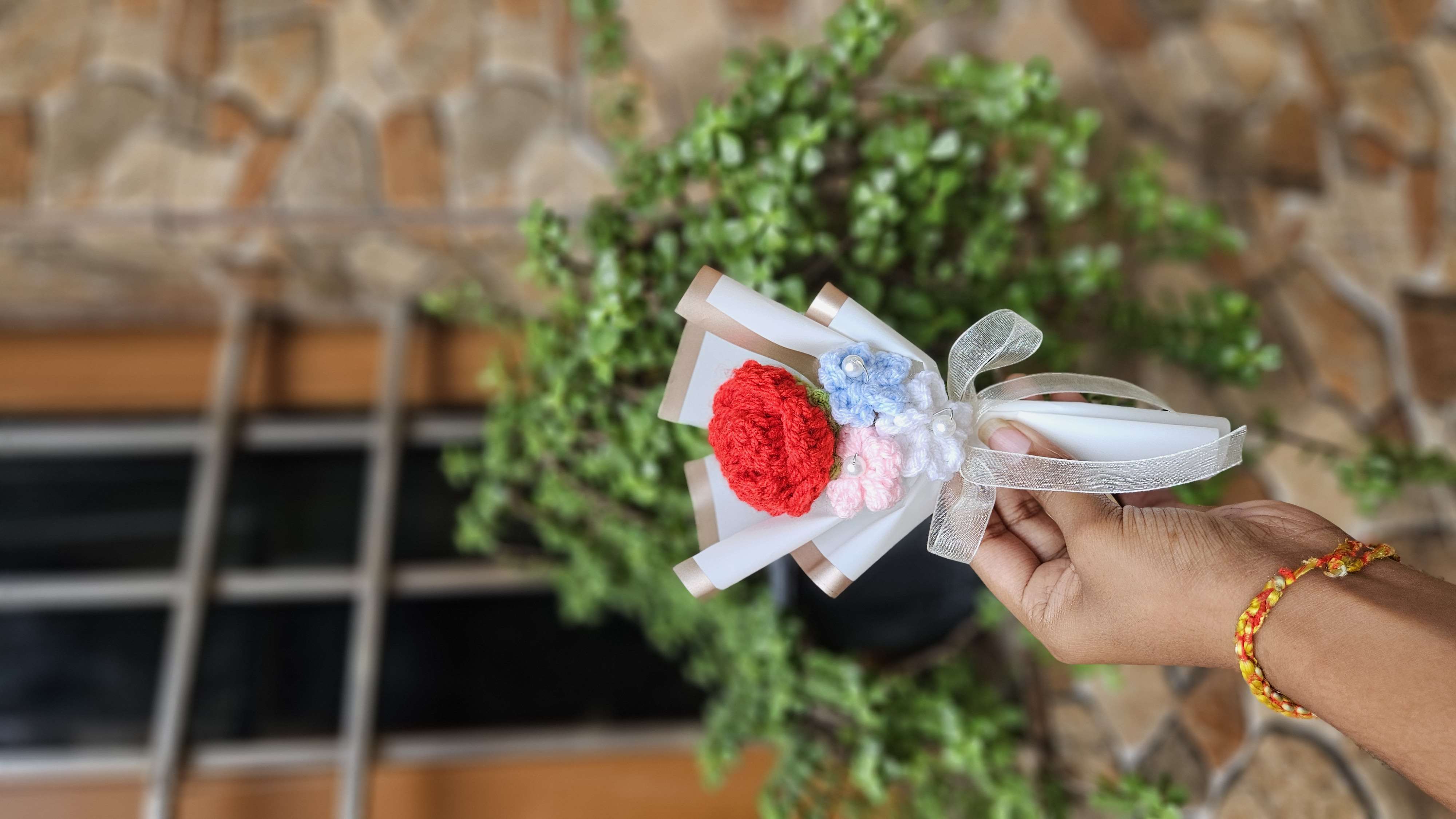 Mini red rosey bouquet - Image 1