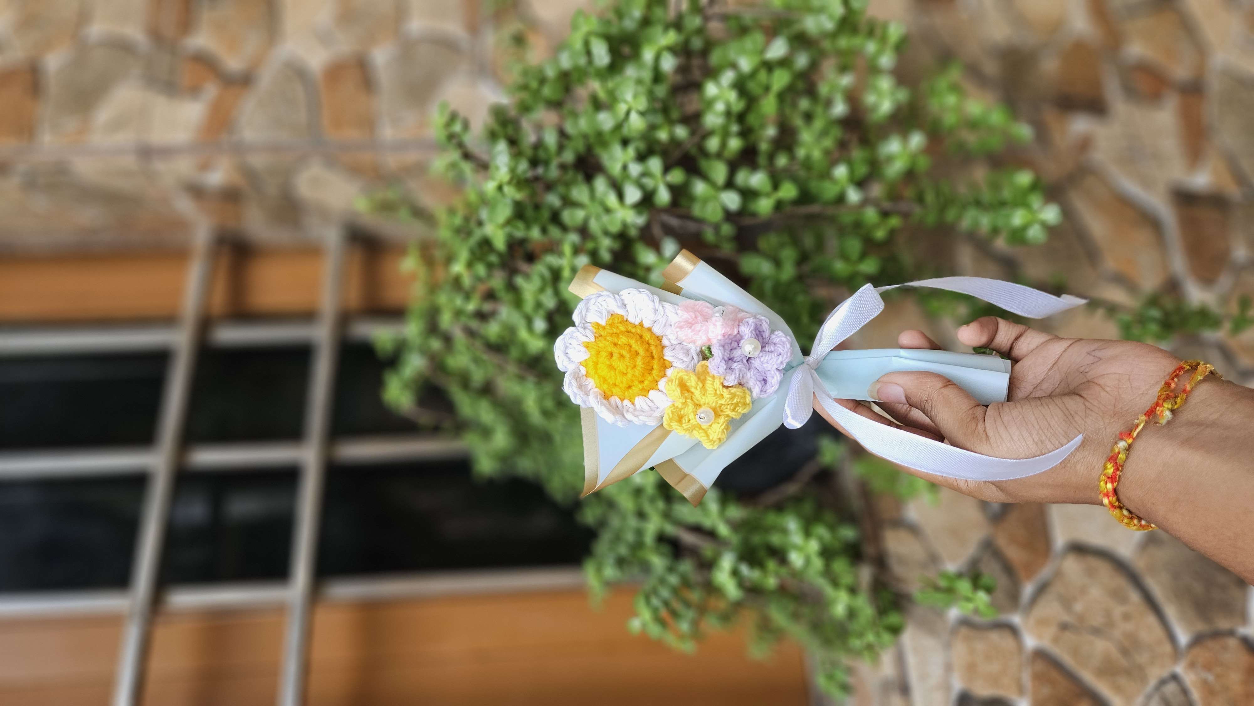 Mini white daisy bouquet - Image 1