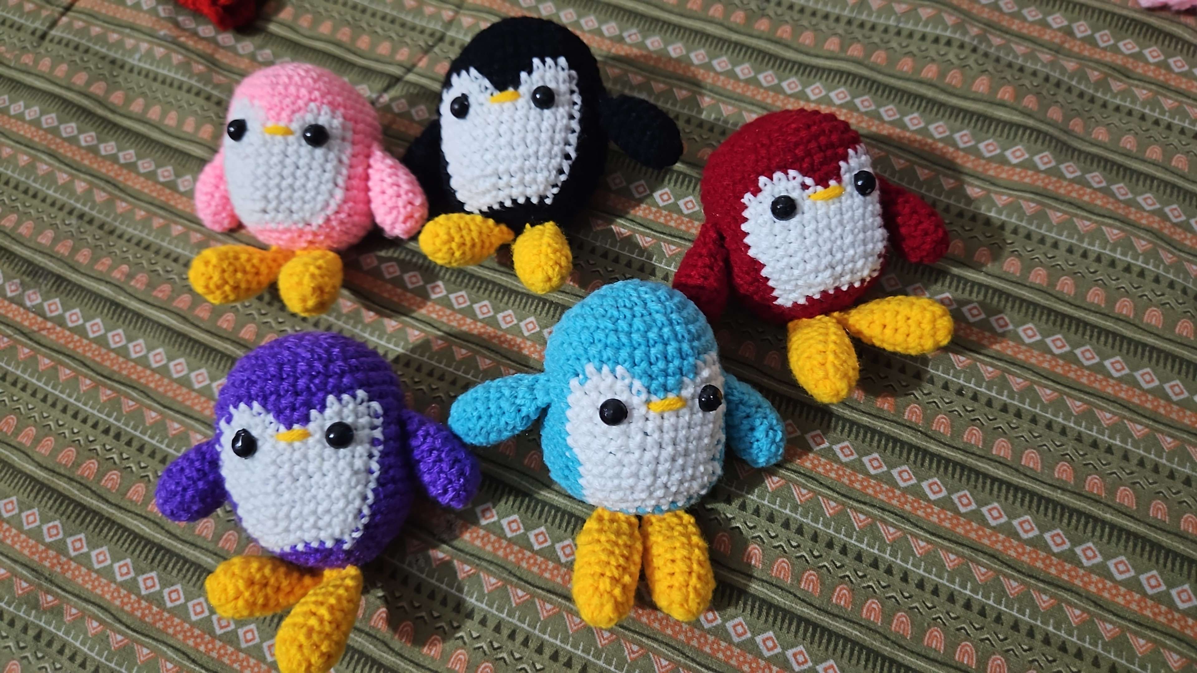 Big penguin with legs - Thumbnail 2