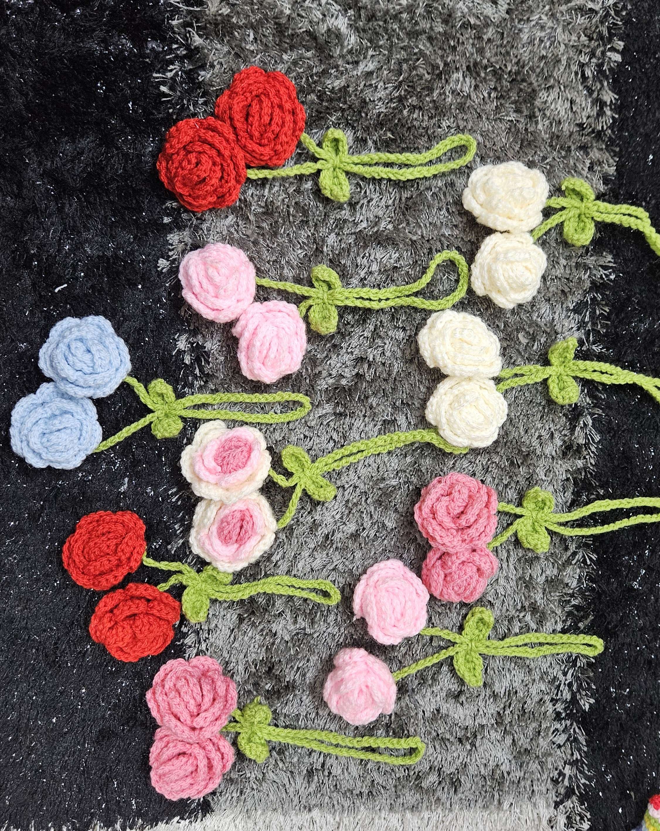 Dual rose charm - Image 1
